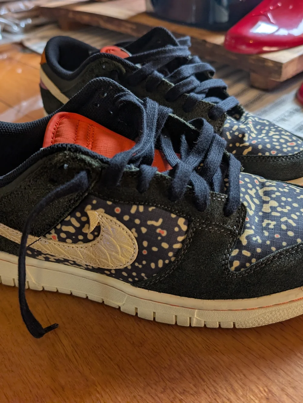 FN7523-300 belongs to the Nike Dunk Low SE 